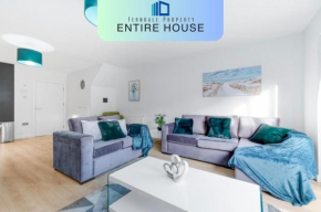 Modern 4 Bedroom House With Parking in Farnham Royal, Slough By Ferndale